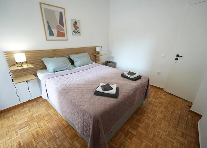 Seaview Firstline * Loutraki (Corinthia)